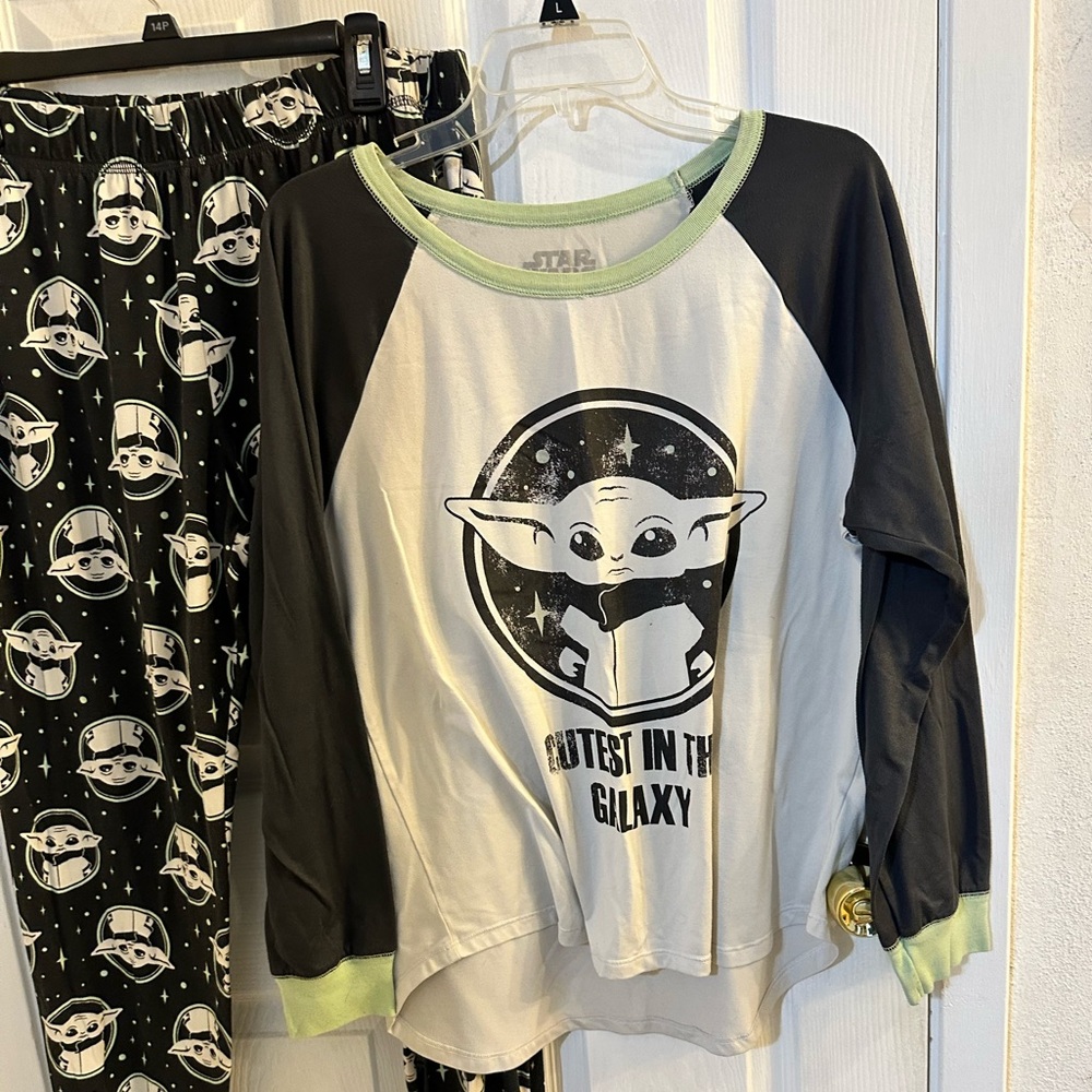 Baby Grogu pjs size large
